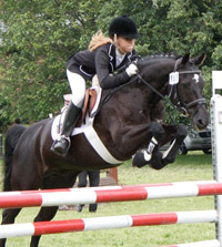 Stina Packheiser startete mit Pony Hannes bei den Junioren und wurde Landesmeisterin.
